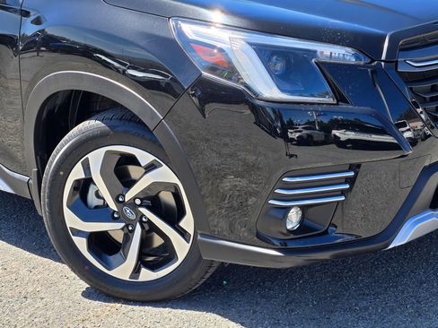 Certified 2023 Subaru Forester Touring AWD/4WD image 9