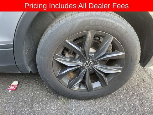 Used 2024 Volkswagen Tiguan SE AWD/4WD image 3