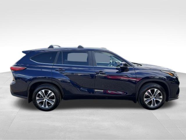 Used 2023 Toyota Highlander XLE AWD/4WD image 8