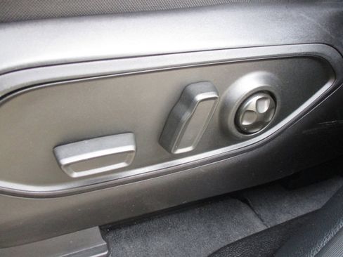 Used 2024 Jeep Grand Cherokee L Limited w/ Luxury Tech Group II image 39