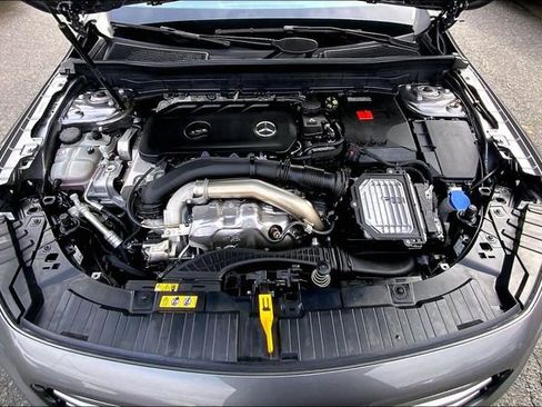 Used 2025 Mercedes-Benz GLB 250 4MATIC image 26