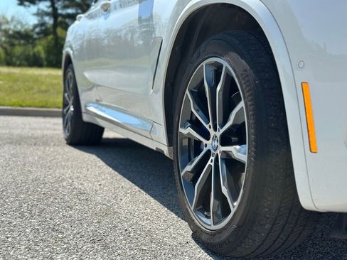 Used 2022 BMW X4 xDrive30i w/ M Sport Package 2 AWD/4WD image 9