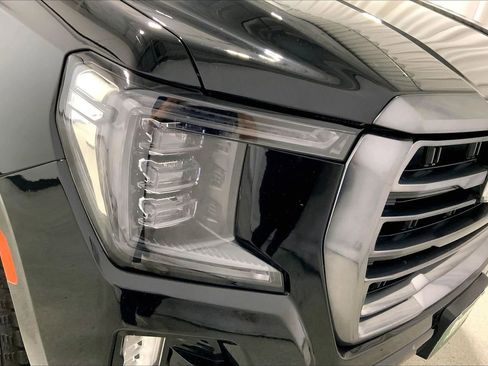 Used 2023 GMC Yukon AT4 w/ AT4 Premium Package AWD/4WD image 12