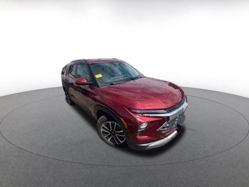 Used 2025 Chevrolet TrailBlazer LT image 1