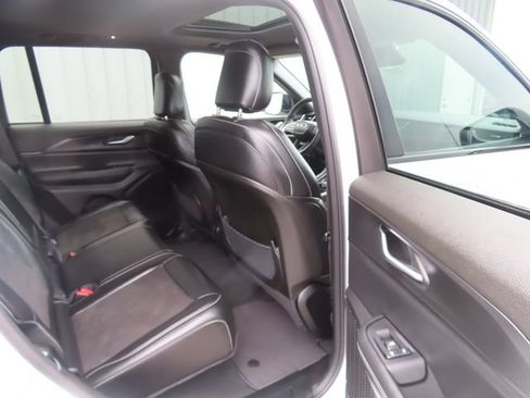 Used 2023 Jeep Grand Cherokee Altitude AWD/4WD image 27