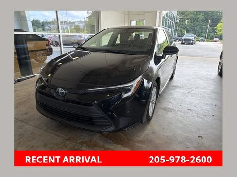 Used 2023 Toyota Corolla LE w/ LE Premium Package FWD image 1