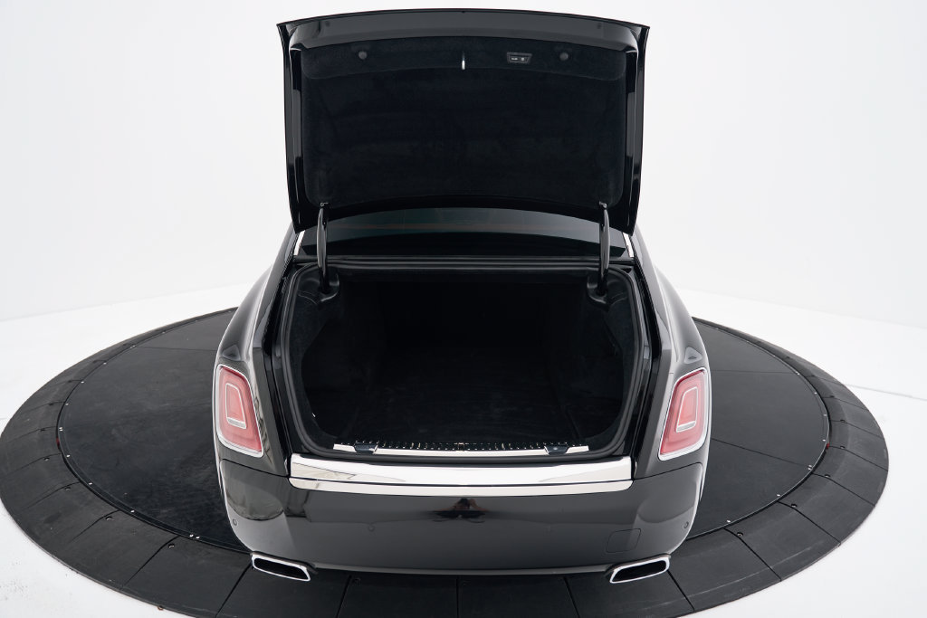 Used 2026 Rolls-Royce Phantom Sedan RWD image 28