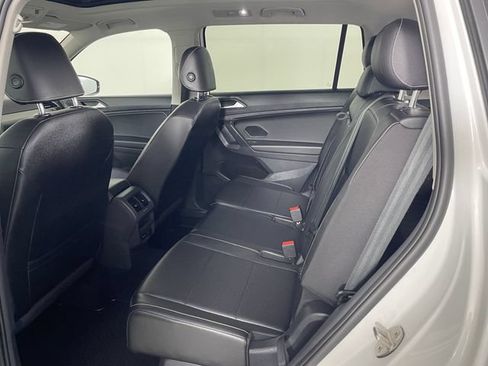 Used 2021 Volkswagen Tiguan SEL w/ 3rd Row Seat Package AWD/4WD image 19
