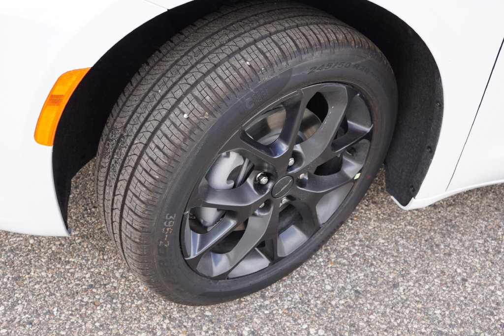 New 2027 Chrysler Pacifica Select AWD/4WD image 9