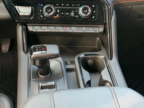 Used 2025 GMC Sierra 1500 AT4 w/ AT4 Premium Package AWD/4WD image 40