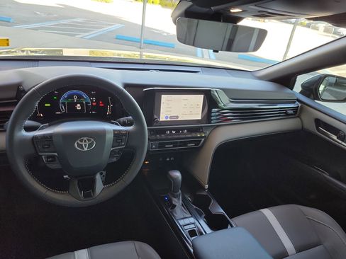 Used 2025 Toyota Camry SE image 25