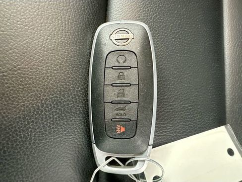 Used 2023 Nissan Rogue SL w/ SL Premium Package image 18