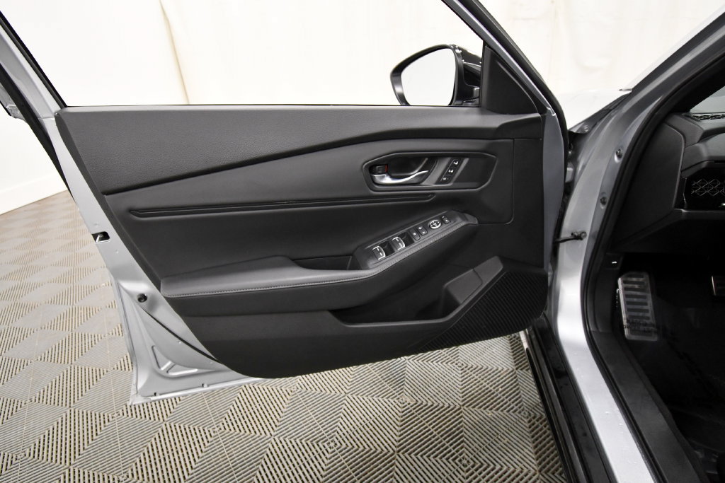 Used 2025 Honda Accord Sport image 13