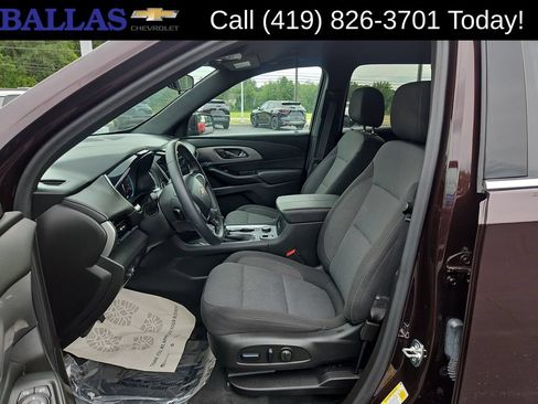 Used 2023 Chevrolet Traverse LT FWD image 9