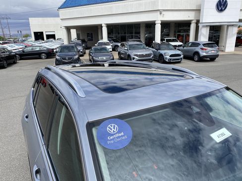 Certified 2023 Volkswagen Tiguan SE w/ Panoramic Sunroof Package FWD image 10