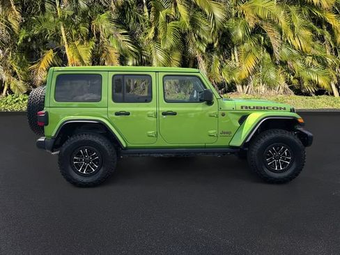 Used 2025 Jeep Wrangler Unlimited Rubicon AWD/4WD image 4
