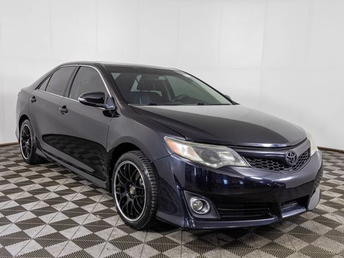 Used 2012 Toyota Camry SE w/ Leather Pkg FWD image 15