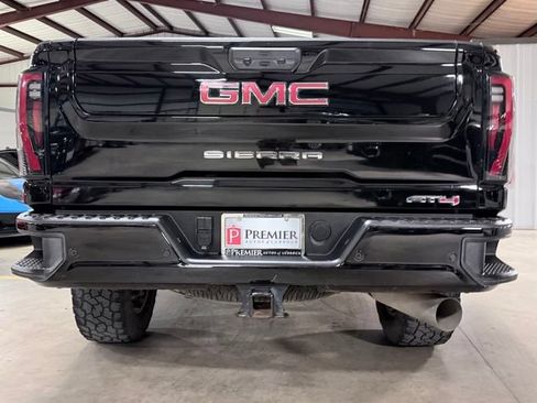 Used 2024 GMC Sierra 2500 AT4 w/ Technology Package AWD/4WD image 4