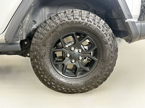 Used 2024 Jeep Wrangler Unlimited AWD/4WD image 11
