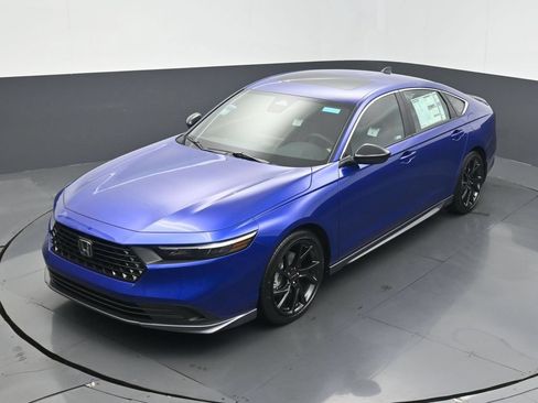 Used 2025 Honda Accord Sport image 9