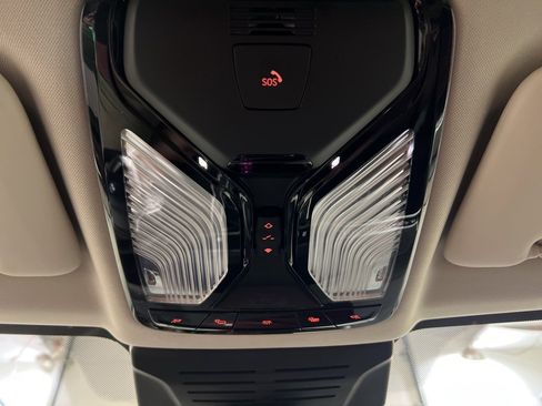 Used 2023 BMW X7 xDrive40i w/ Premium Package image 25