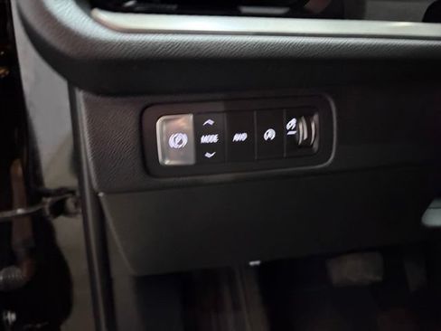 Used 2025 Chevrolet Traverse LT AWD/4WD image 36