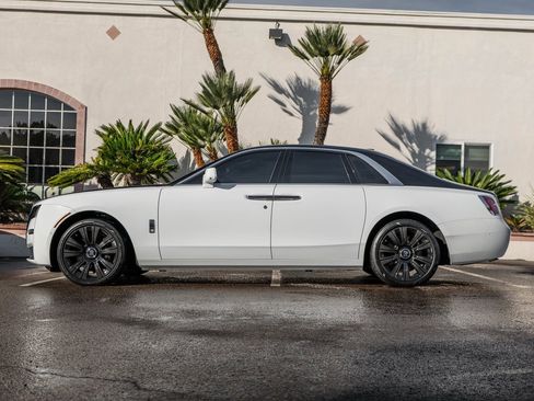 Certified 2022 Rolls-Royce Ghost image 3