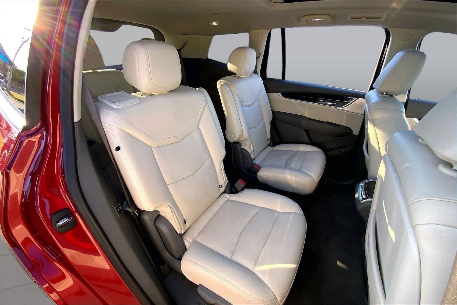 Used 2023 Cadillac XT6 Premium Luxury w/ Technology Package FWD image 19