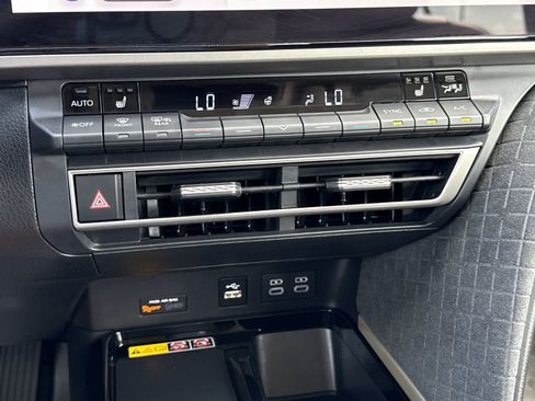 Used 2025 Toyota Camry XLE FWD image 25