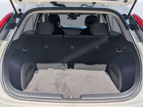 Used 2024 Kia Niro LX image 12