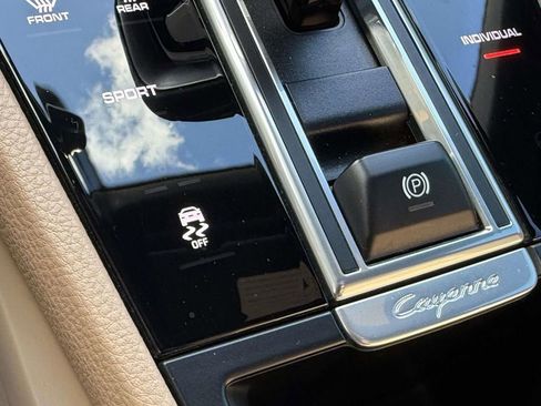 Used 2021 Porsche Cayenne image 22