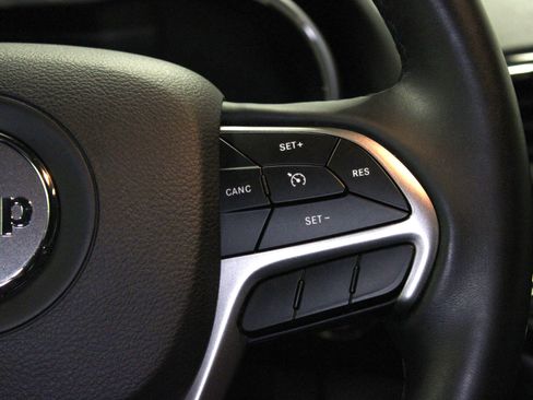 Used 2019 Jeep Grand Cherokee Altitude RWD image 24