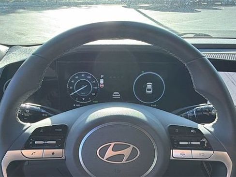Used 2025 Hyundai Elantra SEL FWD image 17