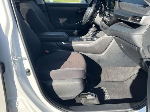 Used 2023 Toyota Highlander L image 25