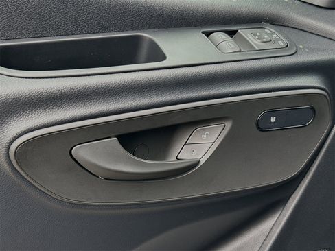 Used 2024 Mercedes-Benz Sprinter 2500 image 11