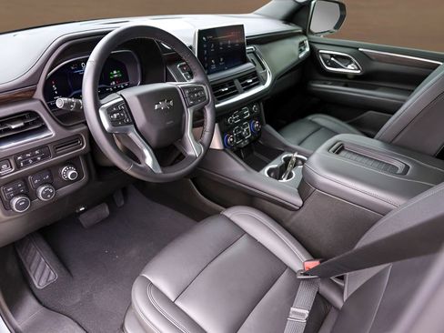 Used 2023 Chevrolet Suburban Z71 w/ Luxury Package AWD/4WD image 10