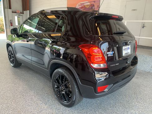 Used 2022 Chevrolet Trax LT w/ Midnight Edition AWD/4WD image 6