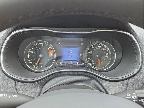 Used 2023 Jeep Cherokee Altitude Lux w/ Mopar Interior Package AWD/4WD image 23
