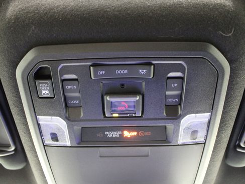 Used 2025 Toyota 4Runner Platinum AWD/4WD image 19