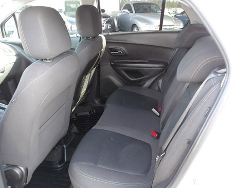 Used 2022 Chevrolet Trax LS w/ Tint and Cruise Package AWD/4WD image 11