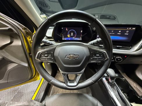 Used 2024 Chevrolet Trax ACTIV w/ Sunroof Package image 9