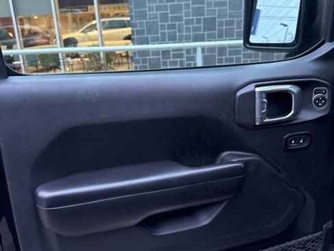 Used 2018 Jeep Wrangler Unlimited Sport S image 29