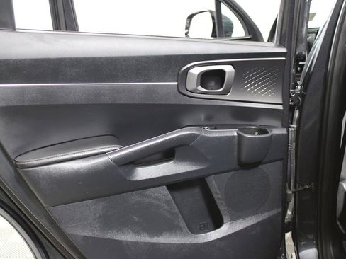 Used 2023 Kia Sorento LX image 26