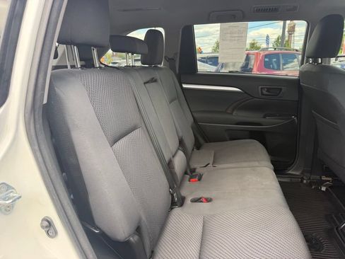 Used 2017 Toyota Highlander LE AWD/4WD image 27