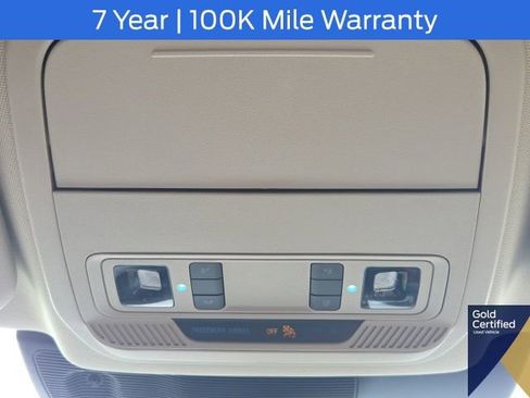 Used 2023 Ford Explorer XLT RWD image 32