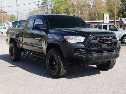 Used 2022 Toyota Tacoma SR RWD image 3