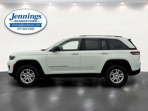 Used 2023 Jeep Grand Cherokee Laredo AWD/4WD image 2