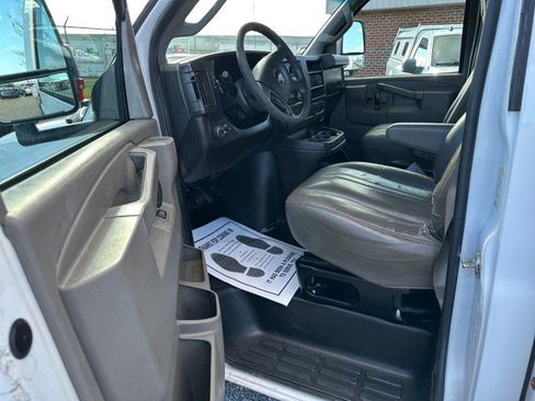 Used 2017 Chevrolet Express 3500 image 27