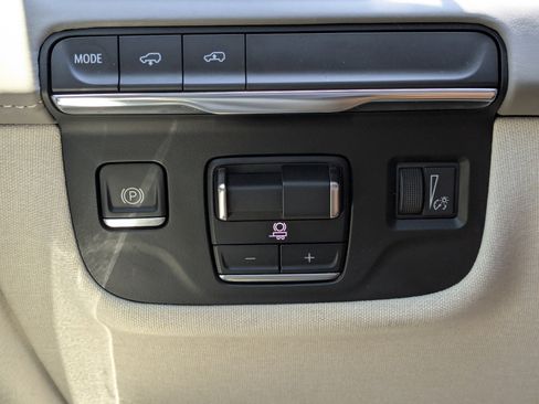 Used 2022 Cadillac Escalade Premium Luxury Platinum image 34