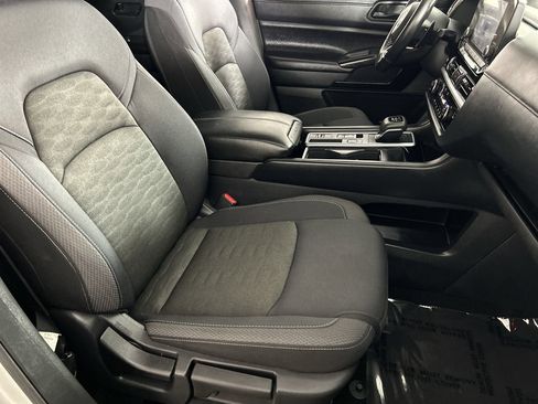 Used 2025 Nissan Pathfinder SV FWD image 26